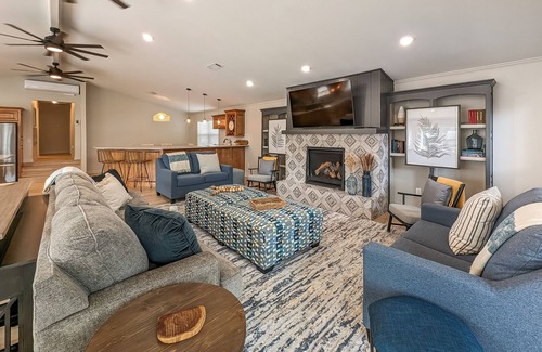 Clinton Casa | Choctaw Bay Getaway ~ lakefront + pool
