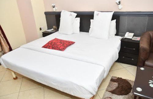 Benin City Cabina | Choice Gate Hotel - Presidential Suite