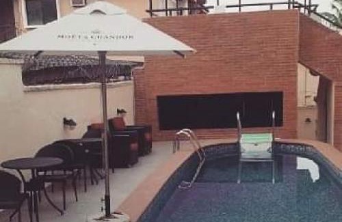 Ikeja Cabina | Choice Suites 111 - Diplomat