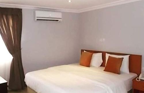 Ikeja Cabina | Choice Suites 111 - Diplomat