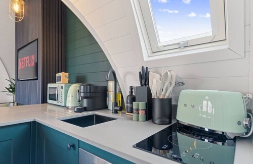 Ford Cabina | Choller Lodges - The Barn House With Hot Tub