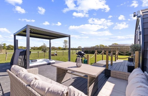 Ford Cabina | Choller Lodges - The Barn House With Hot Tub