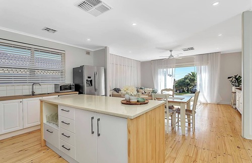 Christies Beach Casa | Christies Grove Seaside Bliss near McLaren Vale