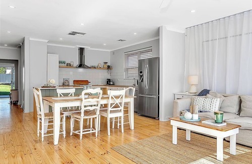 Christies Beach Casa | Christies Grove Seaside Bliss near McLaren Vale