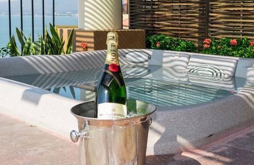Flamingos Villa | Getaway Paradise! Two-bedroom Spacious OCEAN FRONT VILLA in Nuevo Vallarta,