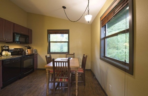 Wisconsin Dells Cabaña | Christmas Mountain Village - 2 Bedroom Cottage