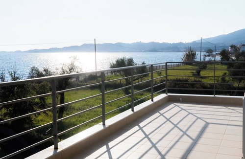 Nafpaktos Casa | Christo's beachfront bliss. Family friendly, suitable for relaxation moments