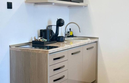 Satu Mare Apartamento | Chroma Deluxe King Studio by Eclectic 6