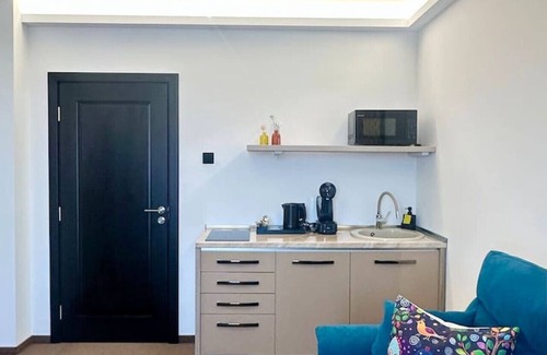 Satu Mare Apartamento | Chroma Deluxe King Studio by Eclectic 6