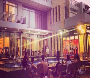 Ha Long Apartamento | Chuỗi Villa 9 Ngủ Tuần Châu - Sân vườn - Bể bơi rộng - view biển