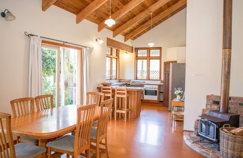 Hahei Cabaña | Church Accommodation