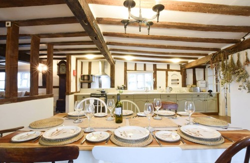 Cookley Cabaña | CHURCH FARMHOUSE, COOKLEY, pet friendly, with open fire in Halesworth