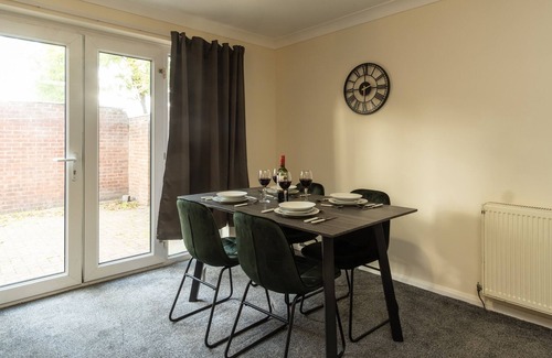 Wyken Casa | Church Lane - Spacious home with parking in Coventry