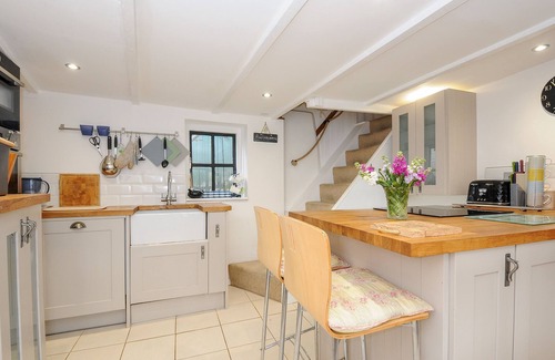 Lanreath Casa | CHURCH VIEW COTTAGE, pet friendly, with a garden in Pelynt