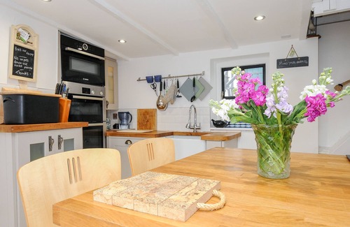 Lanreath Casa | CHURCH VIEW COTTAGE, pet friendly, with a garden in Pelynt