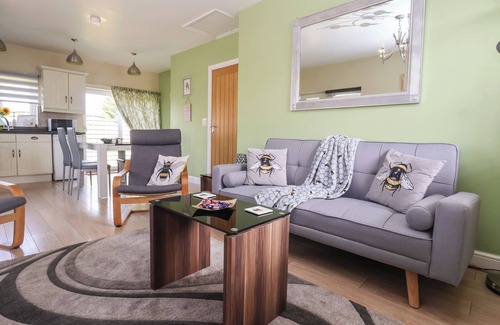 Mappleton Cabaña | CHURCH VIEW, pet friendly, character holiday cottage in Atwick