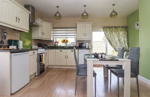 Mappleton Cabaña | CHURCH VIEW, pet friendly, character holiday cottage in Atwick