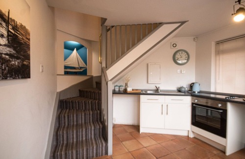 Burnham Market Cabaña | Church View - sleeps 4 guests in 2 bedrooms