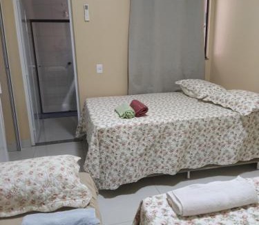 Sorriso Casa | Churrasqueira e Casa privativa, Acesse os 2 quartos com 2 ar e banheiros se reservar 4 ou mais hóspedes, até 6 camas e tem pátio, roupa de cama, portão eletrônico e Desconta duração! Entrada padrão 15h adiante, inclusive à noite - Projeto Suíte Sorriso