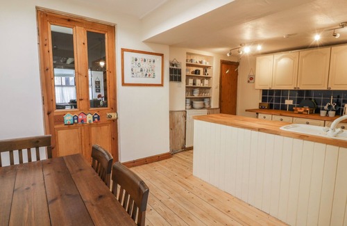 Bangor Cabaña | CHWECH, admite mascotas, con chimenea en el puente de Menai, Ref 982548