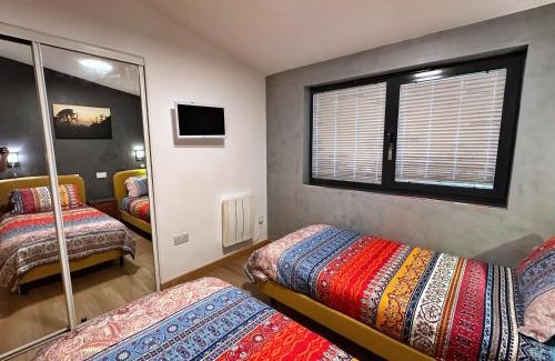 St. Agnes Casa | Chy Mena. South facing lodge with hot tub & views.
