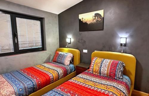 St. Agnes Casa | Chy Mena. South facing lodge with hot tub & views.