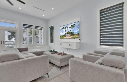 The Shores Casa | Cielito Lindo - Private home with hot tub home