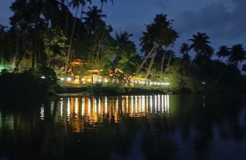 Thrissur Complejo | Cijo's HUT and TREE HOUSE