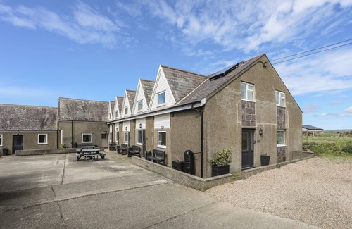 Llanengan Cabaña | CILAN - 2 TY'N DON, pet friendly in Abersoch