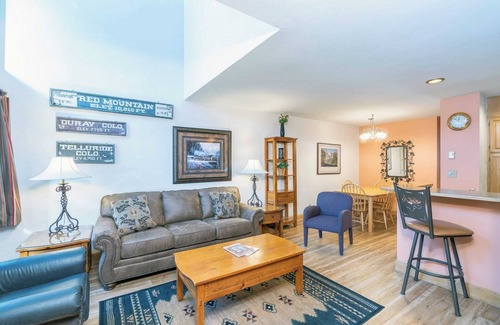 Telluride Casa | Cimarron Lodge 27 by Avantstay Ski-in/ski-out Property in Complex w/ Two Hot Tubs! Permit#10026