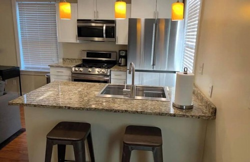 Mount Auburn Apartamento | Cincinnati Oasis with Patio UC/Downtown