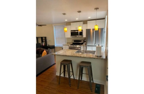 Mount Auburn Apartamento | Cincinnati Oasis with Patio UC/Downtown