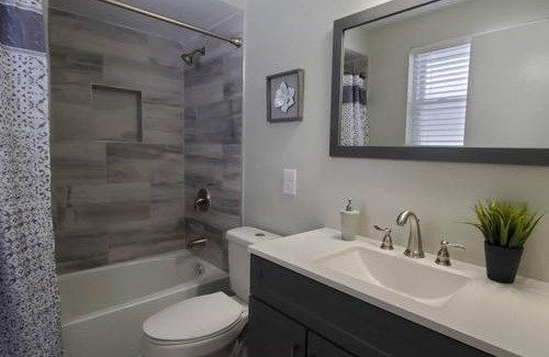 West Chester Casa | Cindy's Super Ranch Home