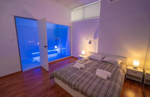 Spata-Artemida Apartamento | Cinema Zeus Studios - by Avelink
