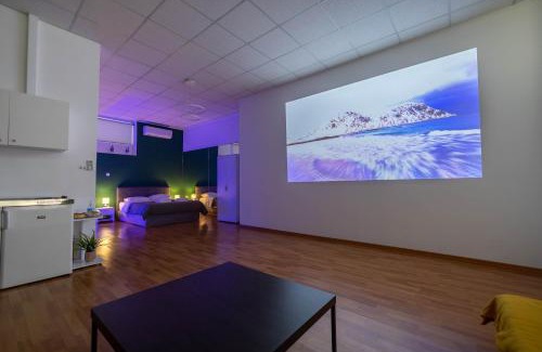 Spata-Artemida Apartamento | Cinema Zeus Studios - by Avelink