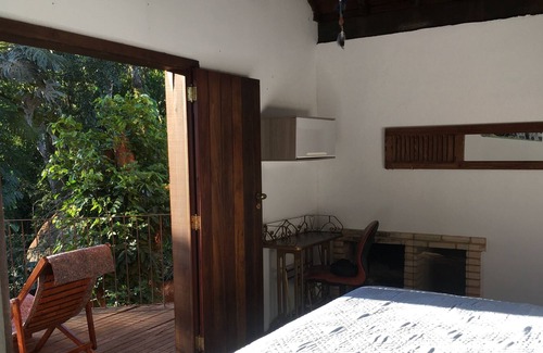 Guapimirim Casa | Casa cinematográfica frente a la cascada.
