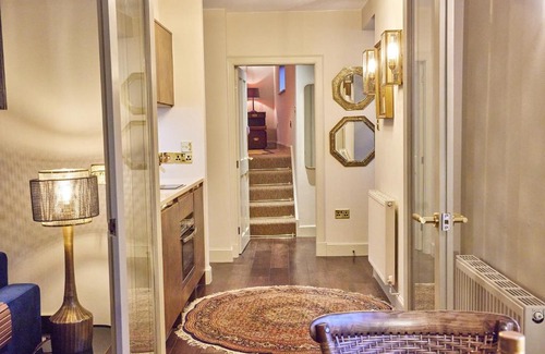Berwick-upon-Tweed Casa | Cinnabar: Luxury, Couple's Nook in Historic Walls.