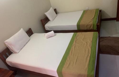Anuradhapura Cama Y Desayuno | Cinnamon Tree Tourist Rest