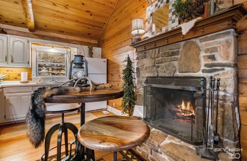 Eureka Springs Cabina | Cinnamon Valley - 'La cola blanca'