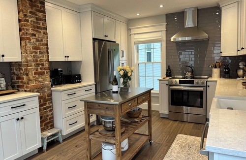 Bath Casa | Circa 1850 Federal - 3 Bedroom 2 Bath Home In The Heart of Bath, Maine.