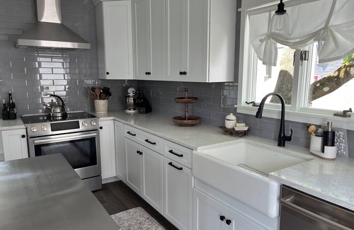 Bath Casa | Circa 1850 Federal - 3 Bedroom 2 Bath Home In The Heart of Bath, Maine.