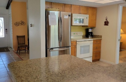 Venice Casa | Circle Drive Venice Island Pool Home ¡a un corto paseo de su propia playa privada!
