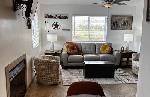 New River Casa | Circle Mountain Ranch at the trail head with horse motel