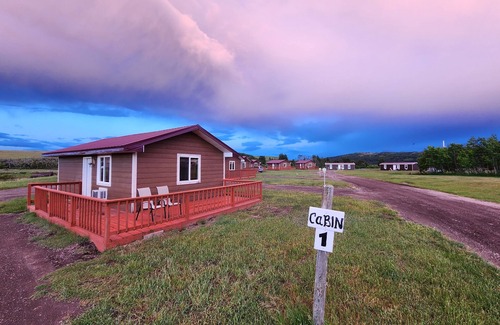 East Glacier Park Village Cabina | Circle R Cabin 6, Private Ranch, Mountain Views