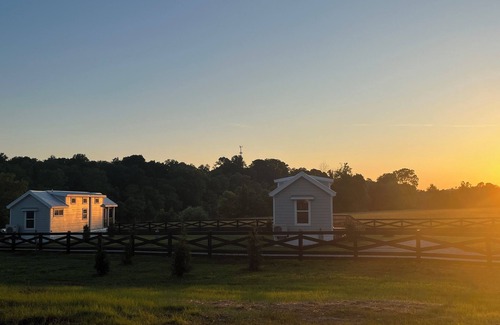 Knox County Cabina | Circle T Mini Farms