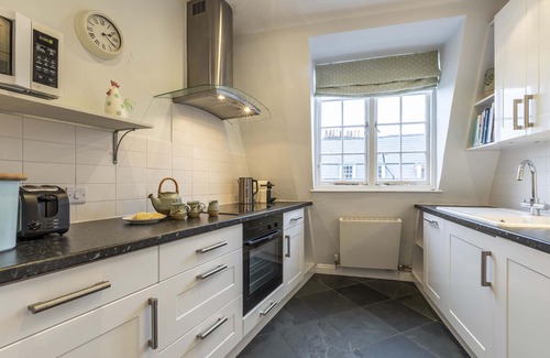 Upper Town Apartamento | Circus Heights - top floor Georgian elegance