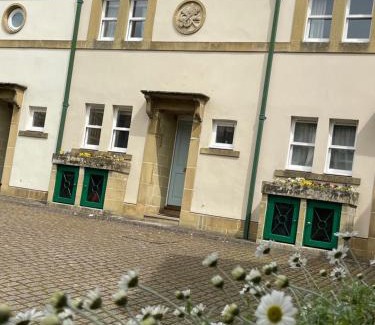 Upper Town Casa | Circus Mews Townhouse:2 Beds:2 En-suite Baths:Parking:City Centre:Quiet Area