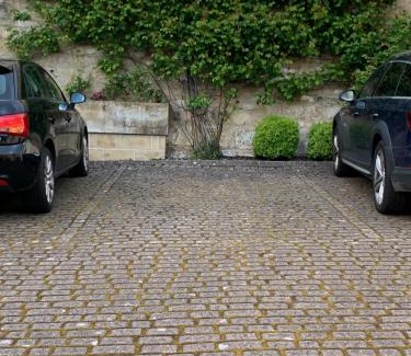 Upper Town Casa | Circus Mews Townhouse:2 Beds:2 En-suite Baths:Parking:City Centre:Quiet Area