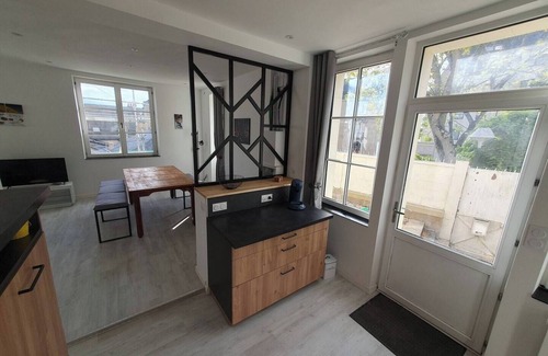 Chateau-Gontier Apartamento | City center apartment with 200 m2 of land
