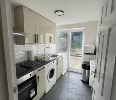Broad Green Apartamento | Citrine - Executive London Garden Flat